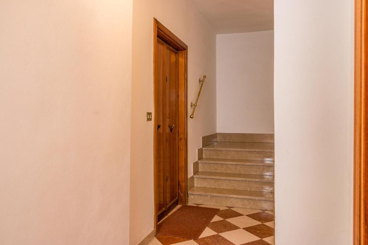 Doge's Mirror & Stair @frari Apartment