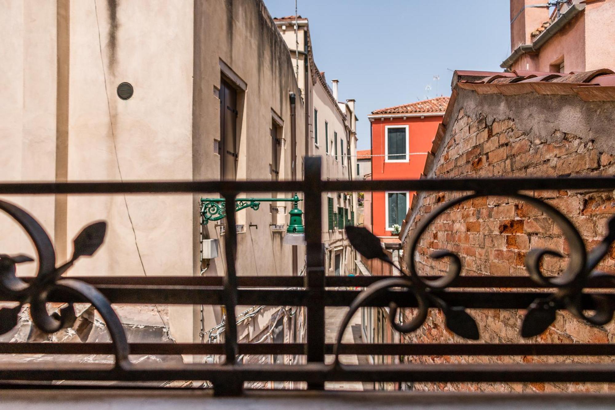 Doge's Mirror & Stair @frari Apartment Venedig